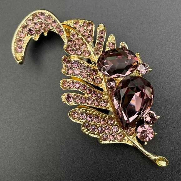 Yellow Gold with Pinkish Purple Amethyst Crystal Single Feather Pin Back Brooch - Picture 1 of 9